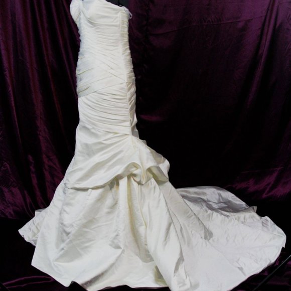 KIRSTIE KELLY BRIDAL Size 18 - Picture 2 of 6